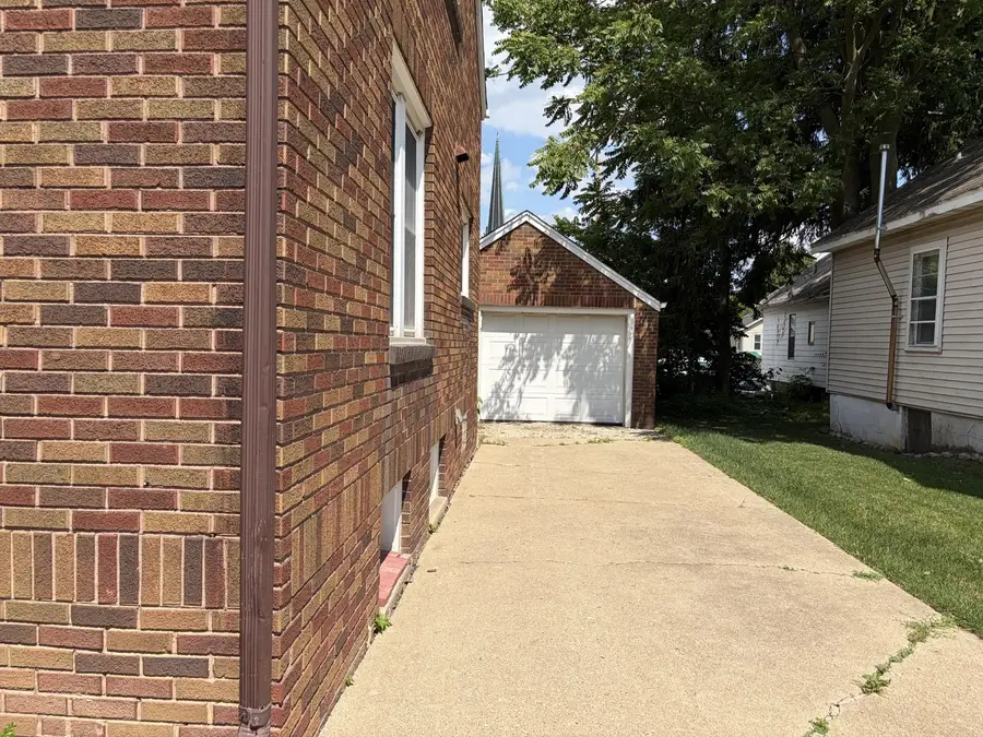 1008 Joliet Street, Lasalle, IL 61301 - #3