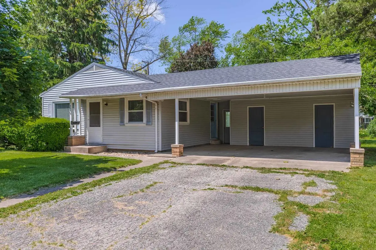 309 W Torrance Avenue, Pontiac, IL 61764 - #1