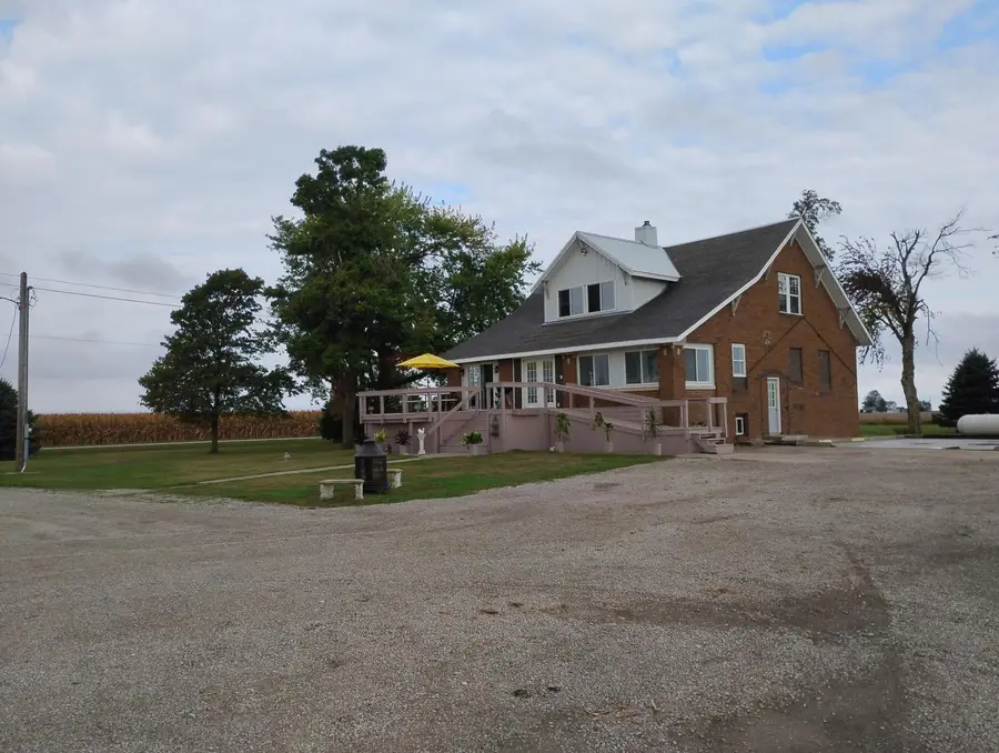 10788 N 1000 East Road, Chenoa, IL 61726 - #2