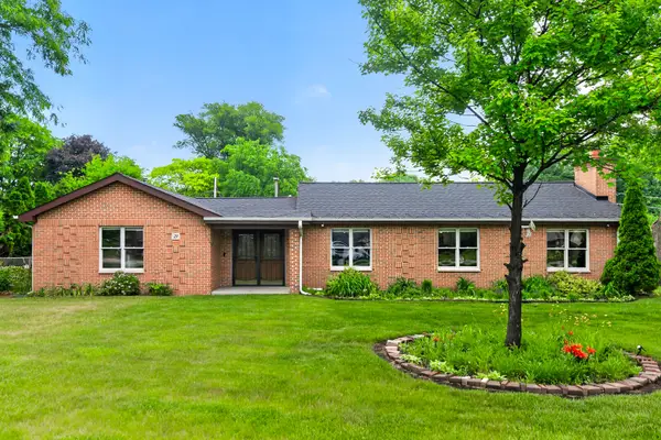 21 S Elmhurst Road, Prospect Heights, IL 60070