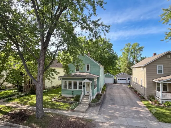 421 Center Street, Woodstock, IL 60098