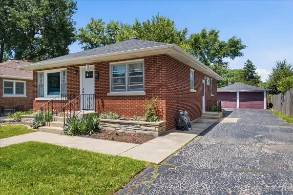 9 Ridge Road, Lemont, IL 60439