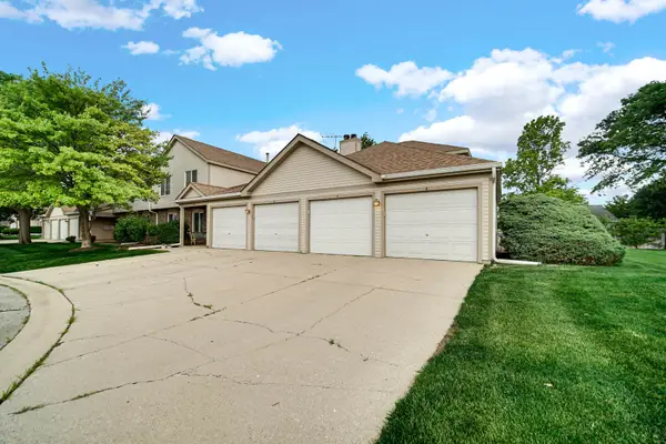 7000 Newport Drive #204, Woodridge, IL 60517