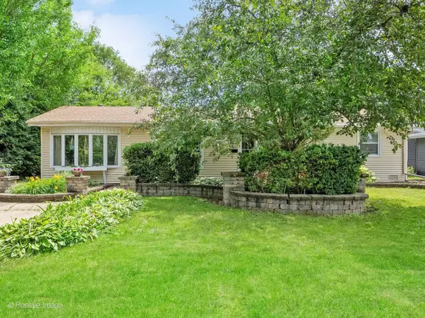 324 Shawnee Drive, Carol Stream, IL 60188