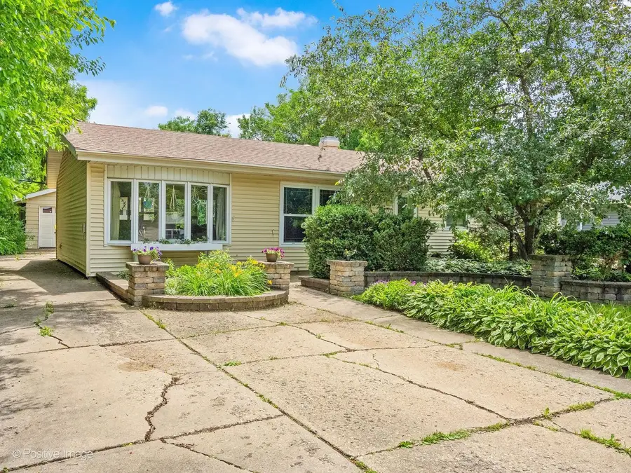 324 Shawnee Drive, Carol Stream, IL 60188 - #2
