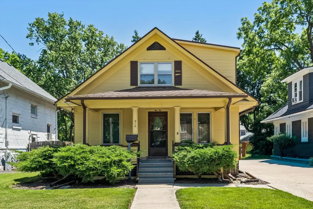910 Pearl Street, Aurora, IL 60505 - #1