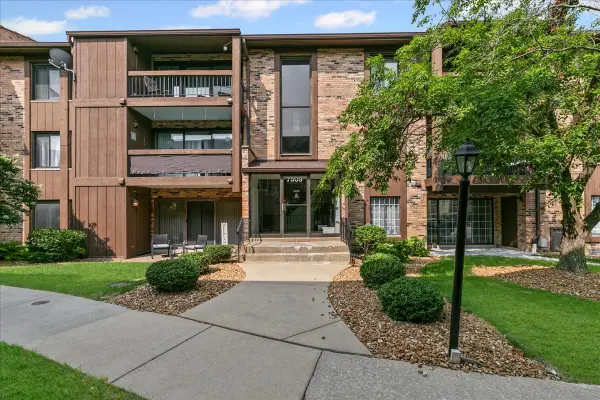 7509 W 175 Street #232, Tinley Park, IL 60477