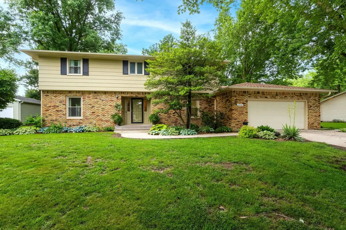 2205 Winding Hill Road, Davenport, IA 52807 - #1