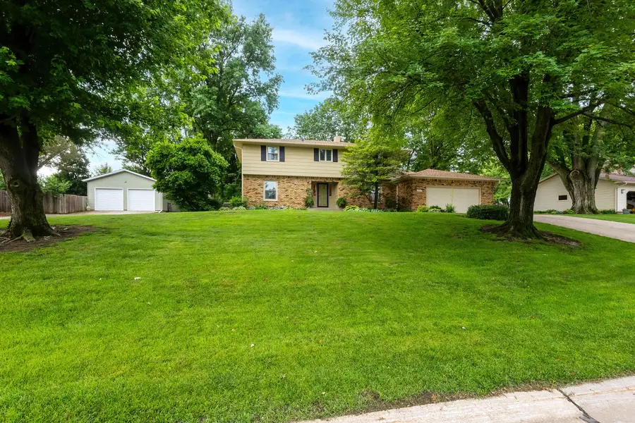 2205 Winding Hill Road, Davenport, IA 52807 - #2