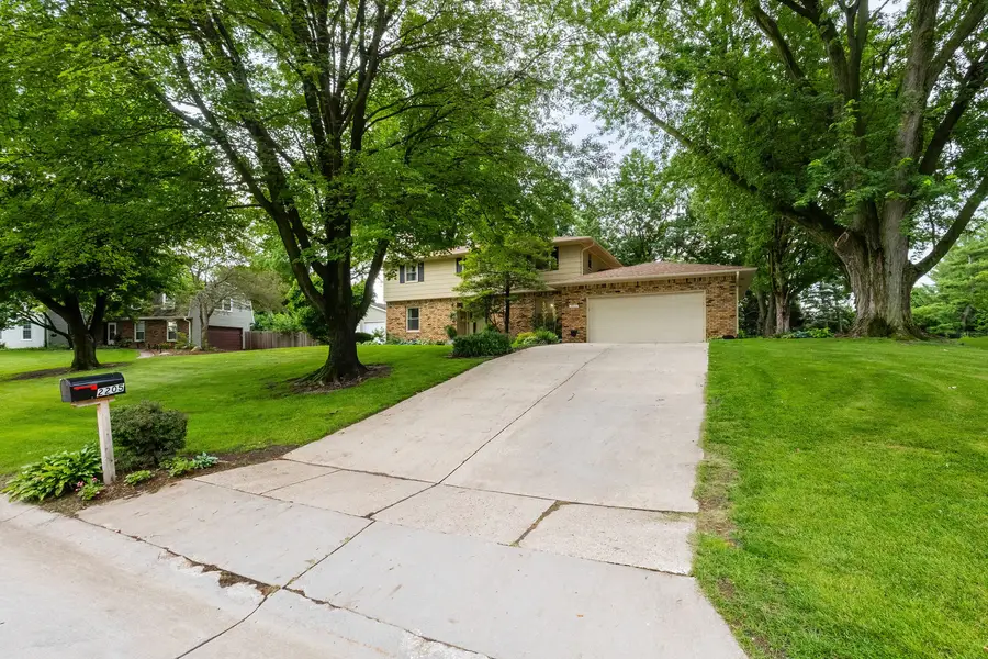 2205 Winding Hill Road, Davenport, IA 52807 - #3