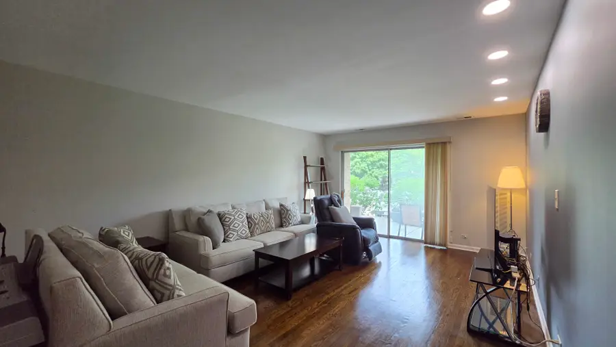 945 E Kenilworth Avenue E #110, Palatine, IL 60074 - #3