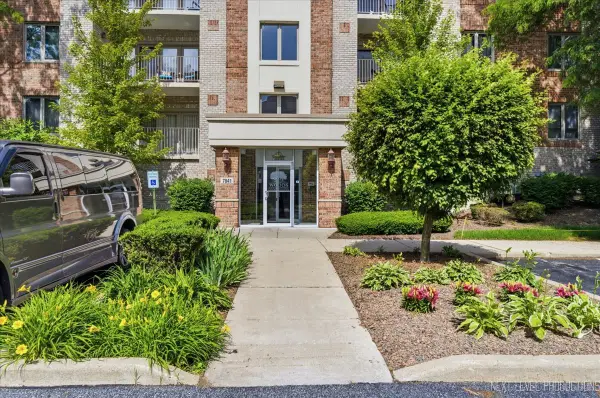 7841 W 157th Street #104, Orland Park, IL 60462