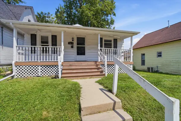 706.5 S Lee St, Bloomington, IL 61701