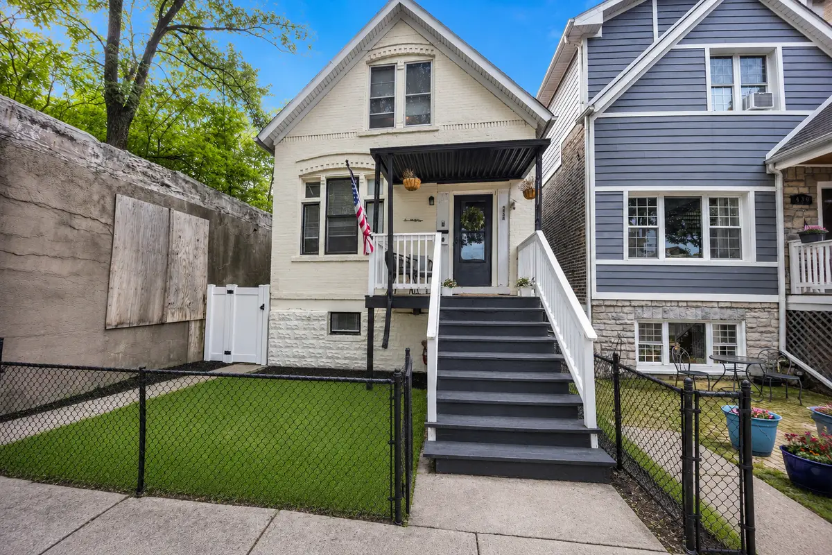 437 W 44th Place, Chicago, IL 60609 - #1