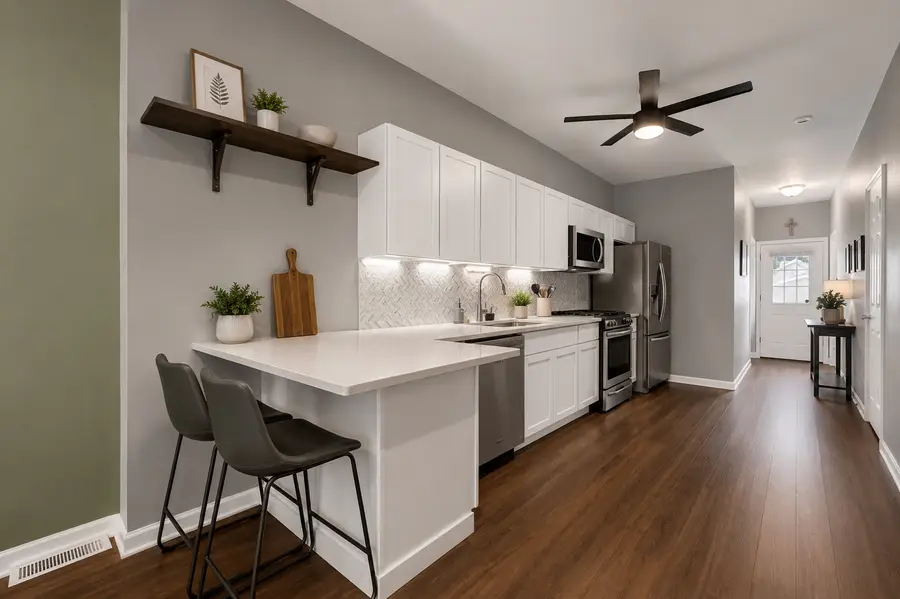 437 W 44th Place, Chicago, IL 60609 - #2