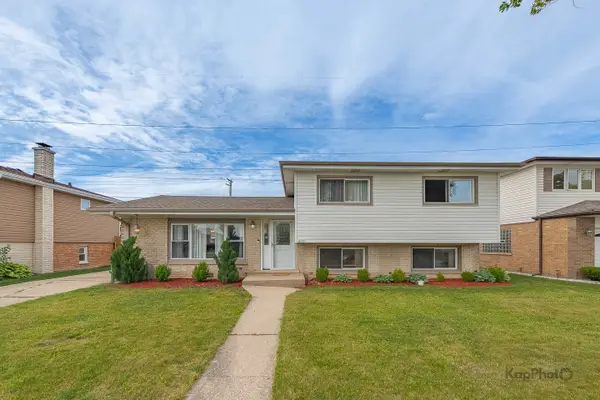 8142 W Lyons Street, Niles, IL 60714