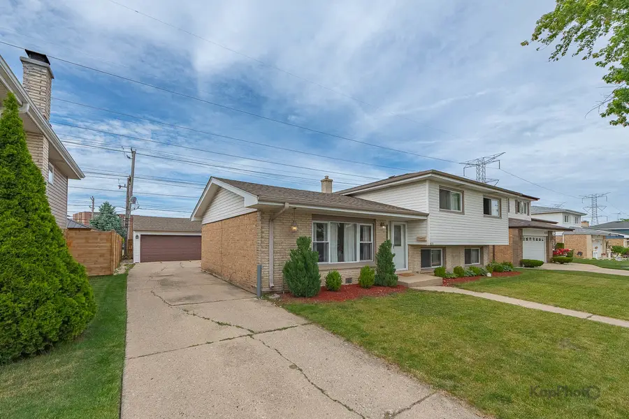 8142 W Lyons Street, Niles, IL 60714 - #2