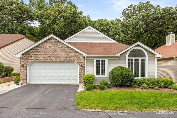 17 White Oak Lane, Elgin, IL 60123