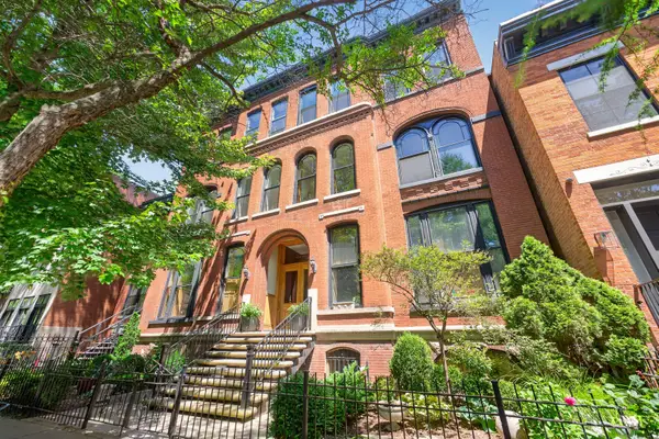 820 W Webster Avenue #2W, Chicago, IL 60614