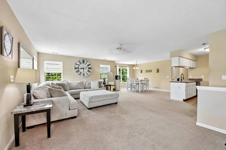 661 Stonegate Drive, Sycamore, IL 60178 - #2