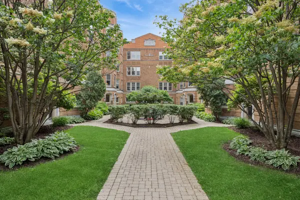 619 Washington Boulevard #2E, Oak Park, IL 60302