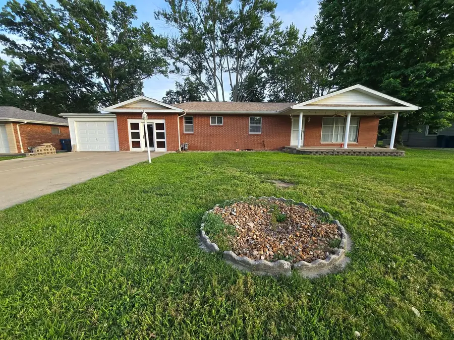 15 Homestead Drive, Mount Vernon, IL 62864 - #2