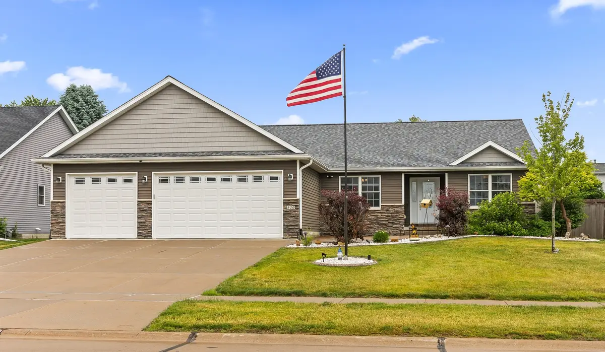 520 Pinehurst Drive, Eldridge, IA 52748 - #1