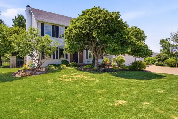 4620 Willowwood Court, Davenport, IA 52807