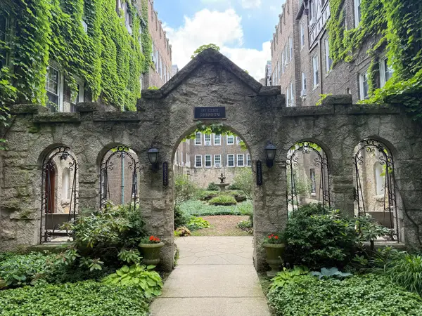 2329 W Farwell Avenue #G, Chicago, IL 60645