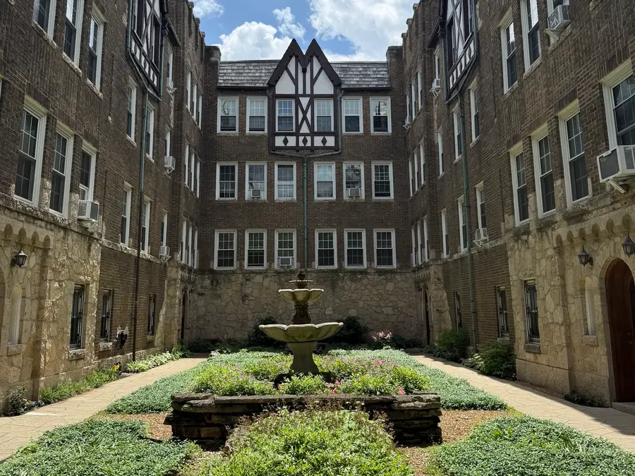 2329 W Farwell Avenue #G, Chicago, IL 60645 - #3