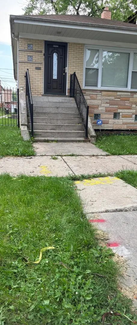 8955 S May Street S, Chicago, IL 60620
