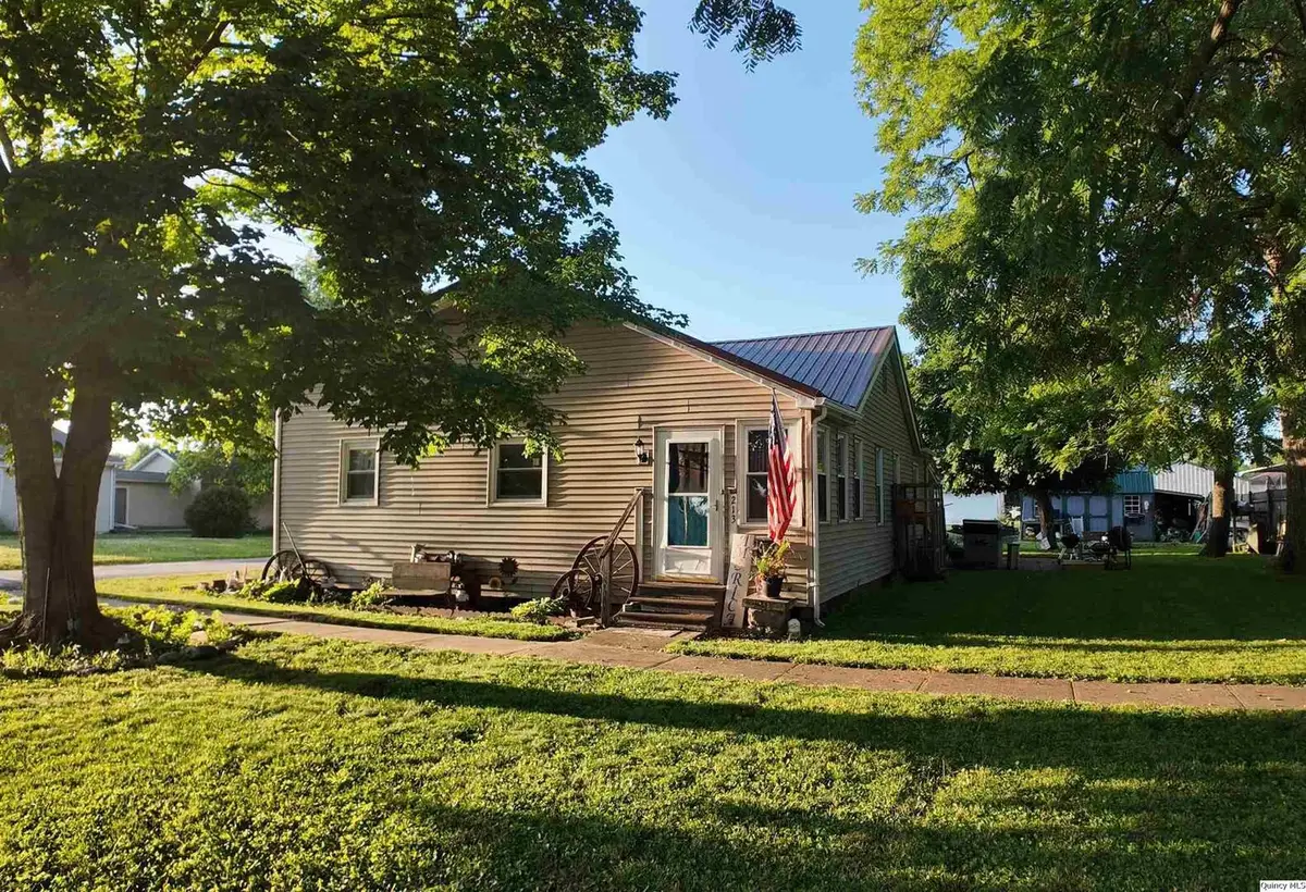 213 W South, Mount Sterling, IL 62353 - #1