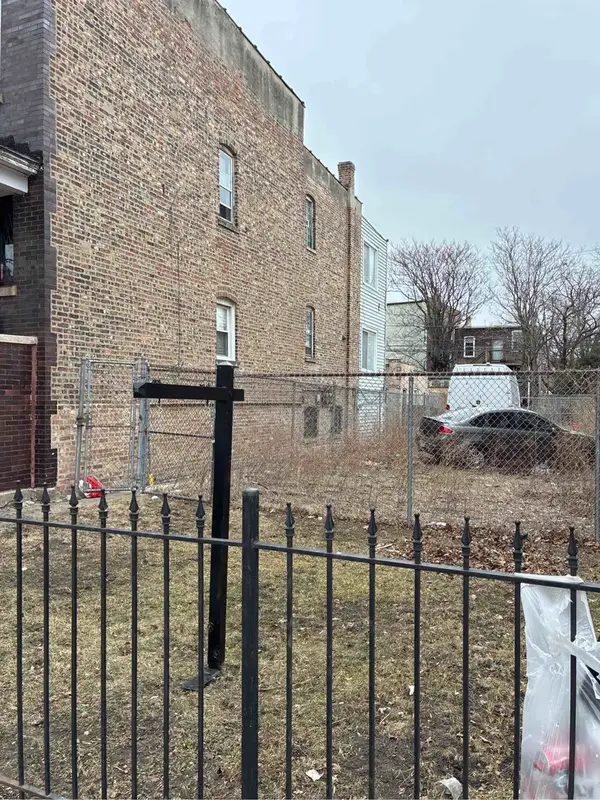 3929 W Monroe Street, Chicago, IL 60624
