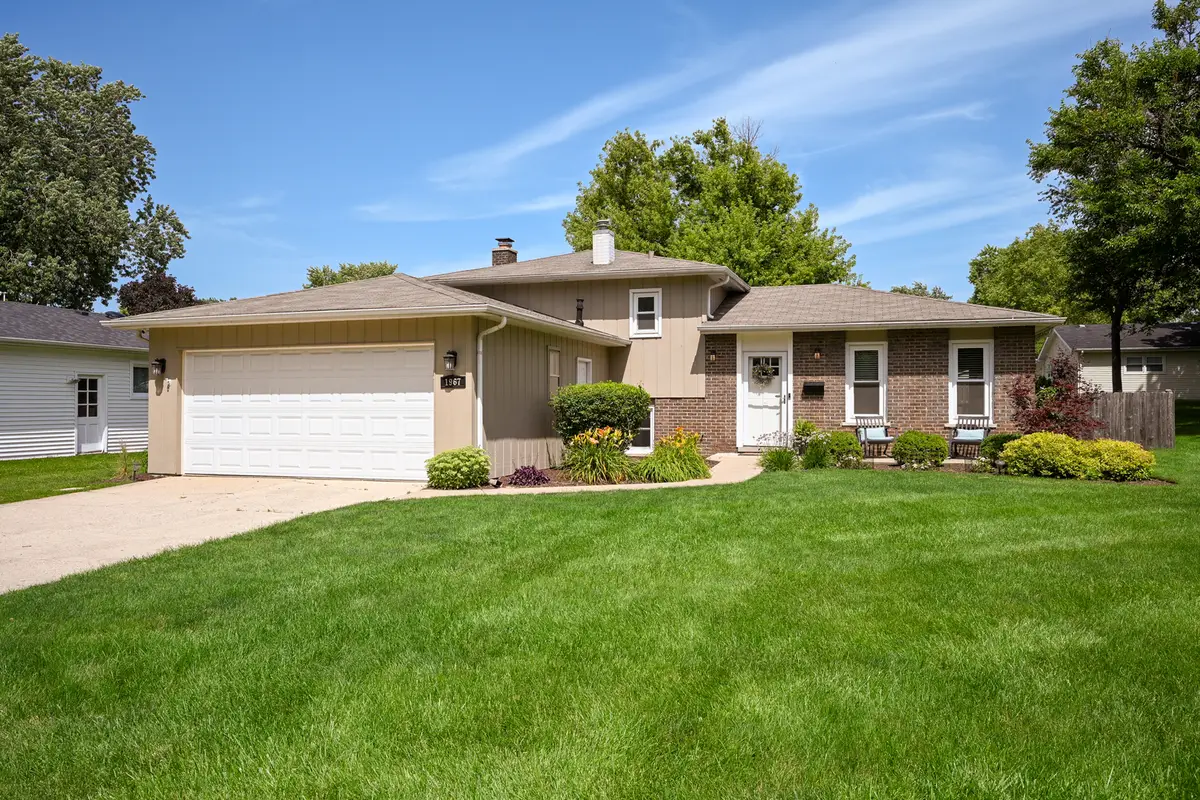 1967 Nottingham Lane, Wheaton, IL 60189 - #1