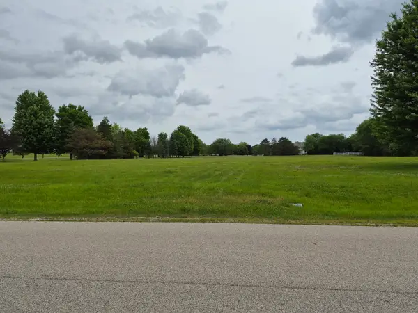 37133 N Fox Hill Drive, Wadsworth, IL 60083