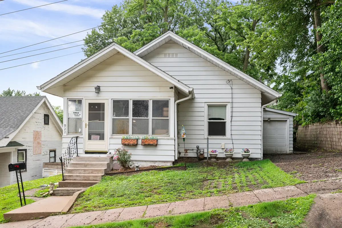 922 Madison Street, Davenport, IA 52804 - #1
