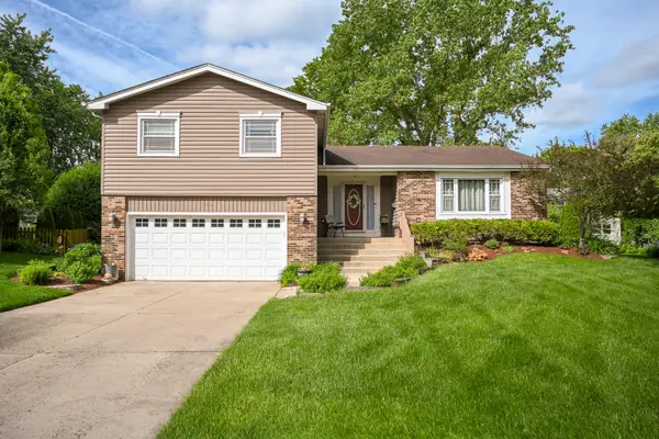 23W311 Edgewood Court, Glen Ellyn, IL 60137
