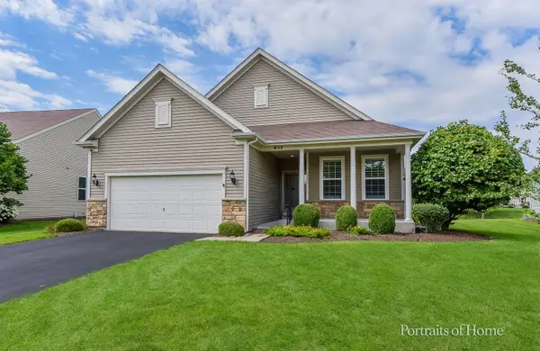 832 Colchester Drive, Oswego, IL 60543