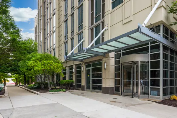 720 N Larrabee Street #1605, Chicago, IL 60654