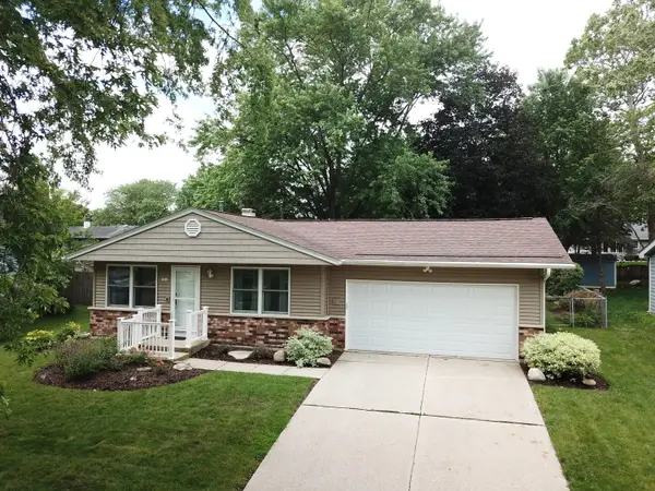 69 Devonshire Circle, Elgin, IL 60123
