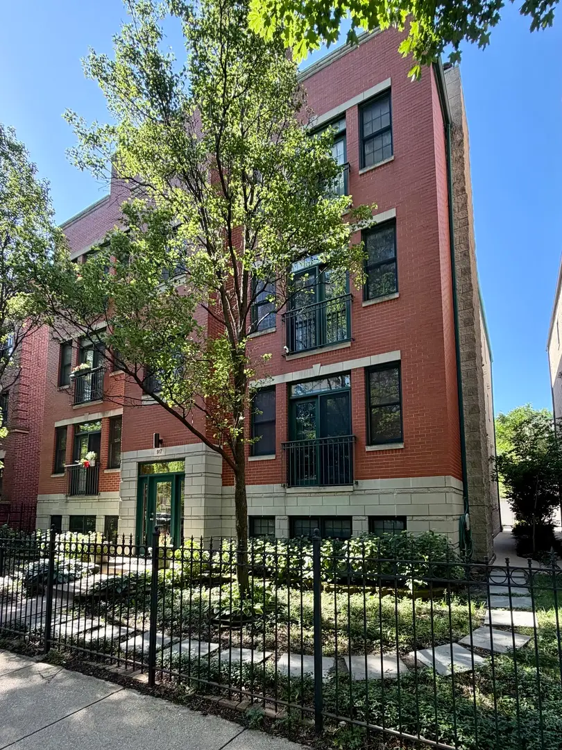917 W Lakeside Place #2E, Chicago, IL 60640 - #1