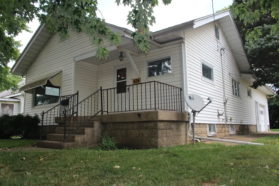426 S Clinton Street, Clinton, IL 61727 - #2