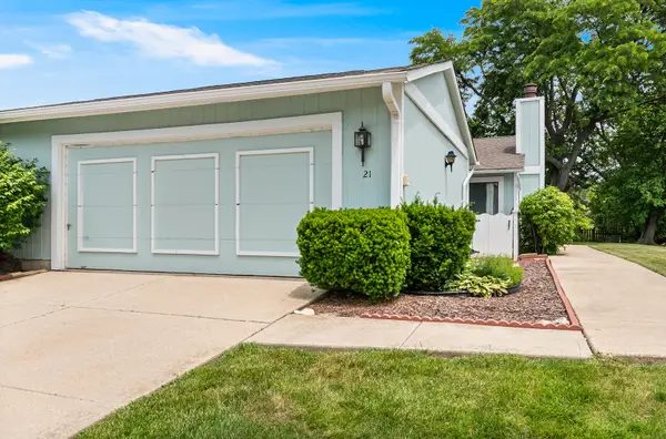 21 Wake Robin Court, Woodridge, IL 60517