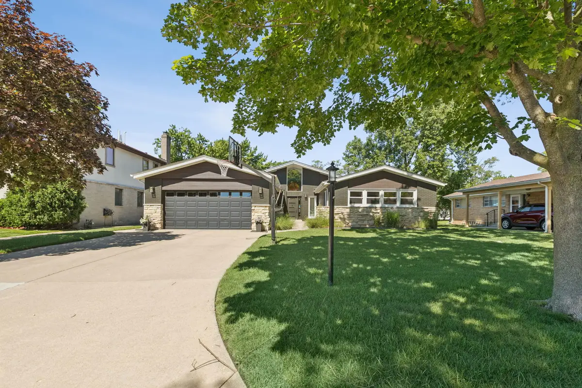 9424 Tripp Avenue, Skokie, IL 60076 - #1