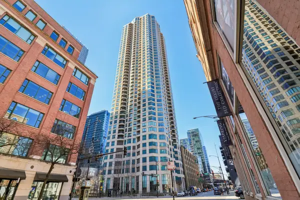 400 N La Salle Drive #2208, Chicago, IL 60654