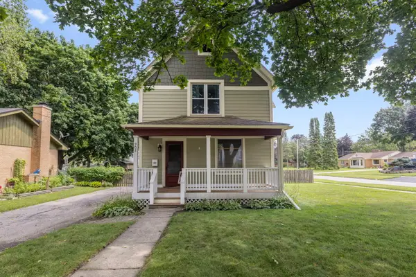 902 Wicker Street, Woodstock, IL 60098