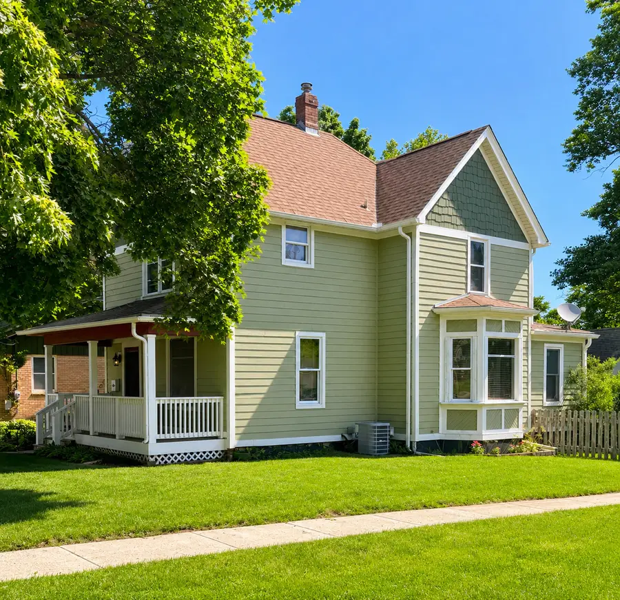 902 Wicker Street, Woodstock, IL 60098 - #2