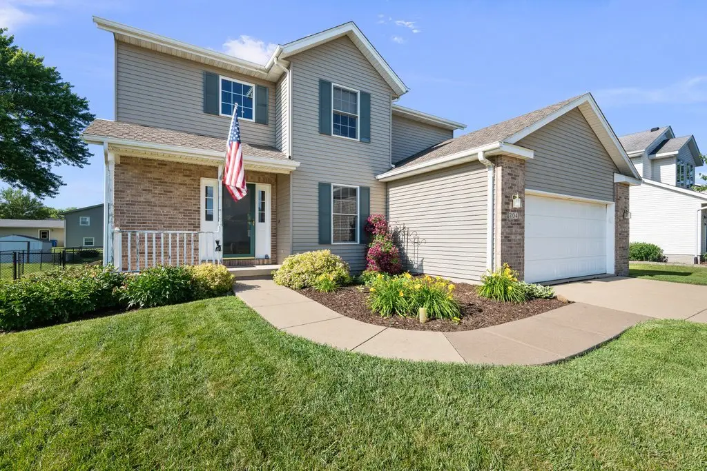 204 W Pinehurst Drive, Eldridge, IA 52478 - #1