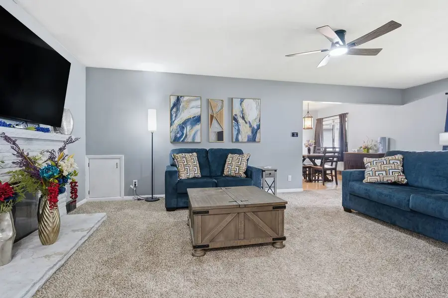211 W Willow Street, Fairbury, IL 61739 - #3
