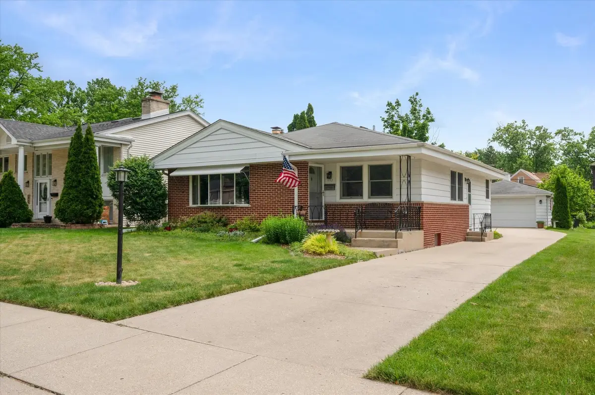 551 S Poplar Avenue, Elmhurst, IL 60126 - #1